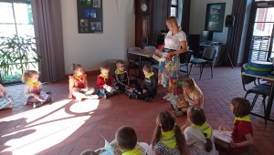 „Spotkanie z książką” przedszkolaków z przedszkola Wesoły Smyk w bibliotece