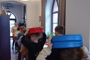 Biblioteka na kółkach dla gości z Chełmc